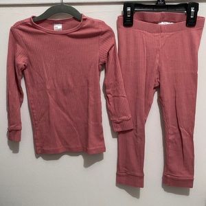 H&M 3T pajama set. Pen sized hole in right knee. Otherwise in great condition